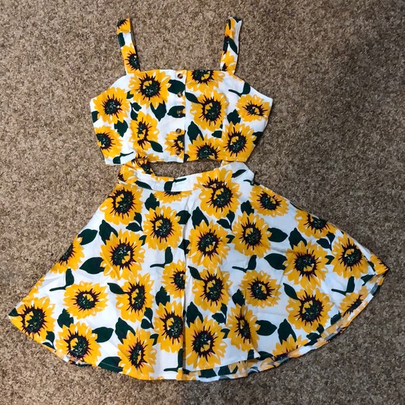 Dresses & Skirts - Sunflower Print Single Breasted Cut Out Dress